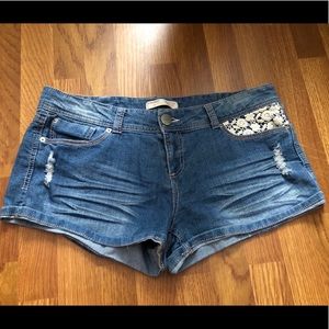 No boundaries jean shorts size 17